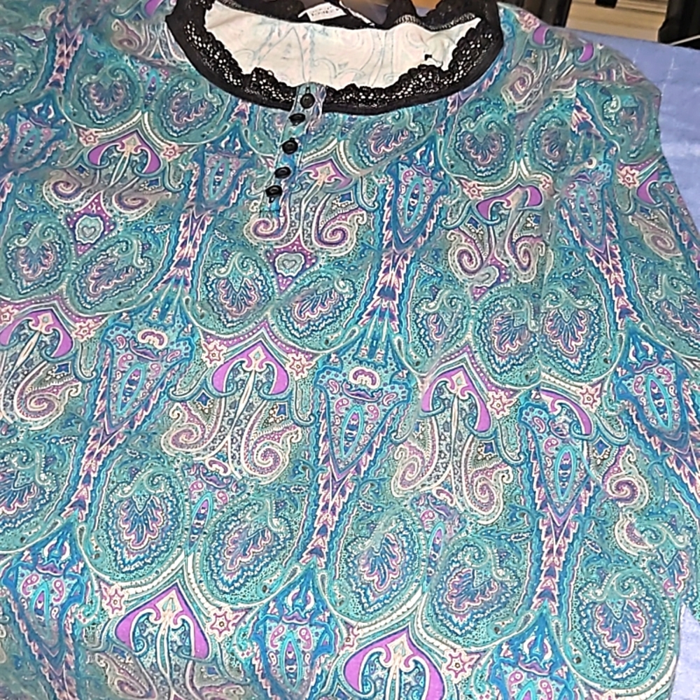 *Jones New York vintage paisley with black lace trim top